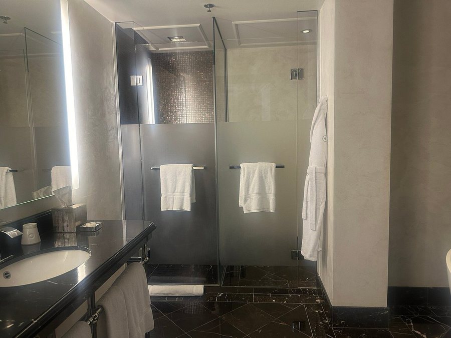 Washington Plaza Hotel Washington DC District of Columbia — Bathroom