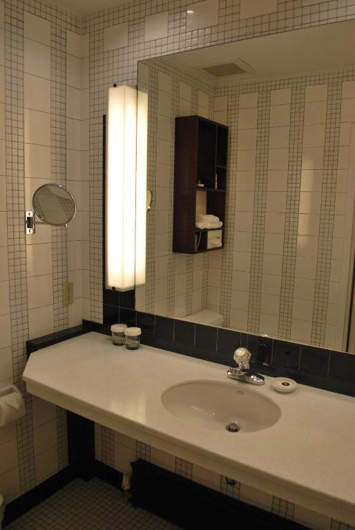 Washington Square Hotel New York City New York — Bathroom