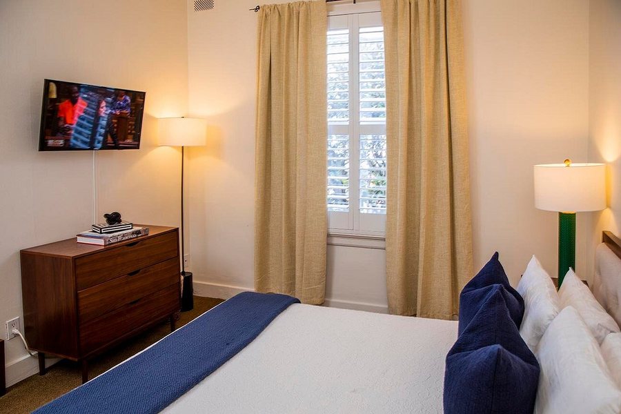 Washington Square Inn — Guest room
