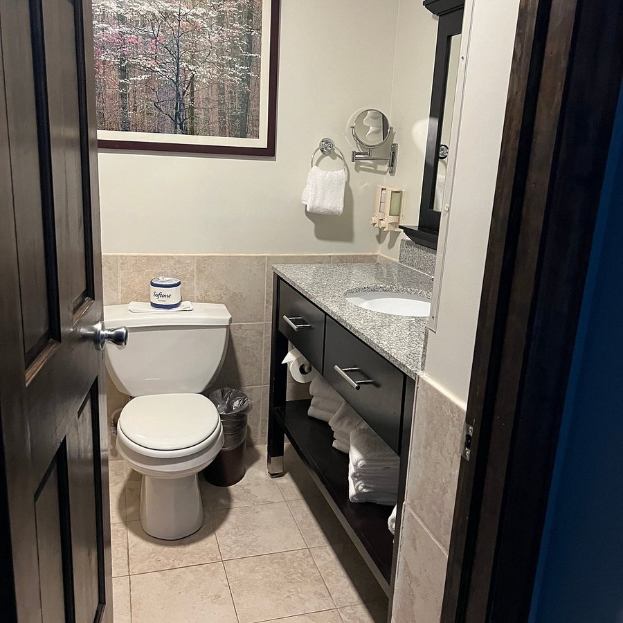Water s Edge Inn — Bathroom