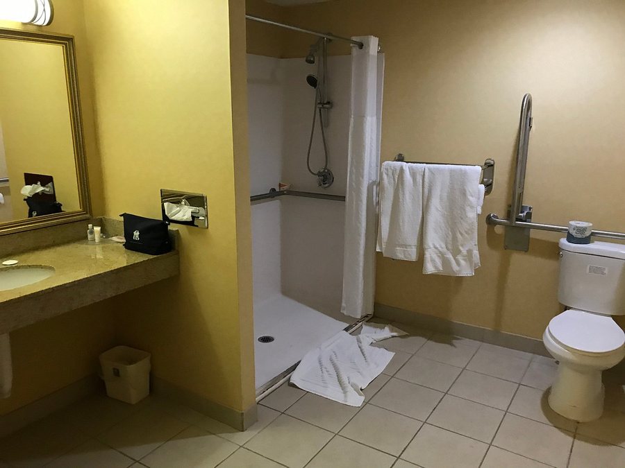 Waterbury Inn — Bathroom