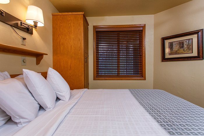 Waterbury Inn — Guest room