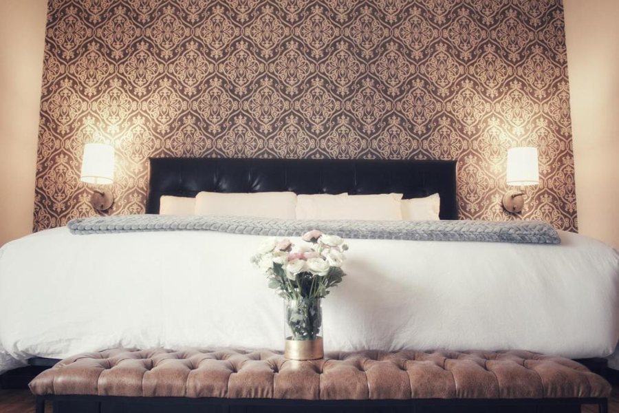Waterfront Hotel — Guest room