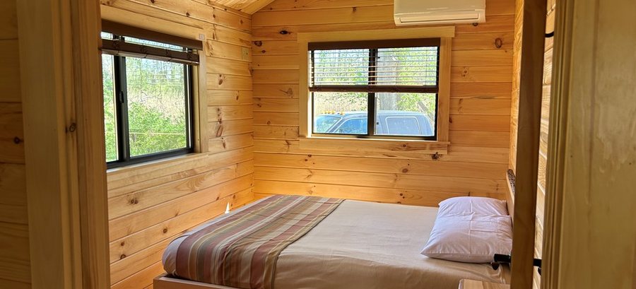 Waterloo Lost Island Koa Resort — Guest room