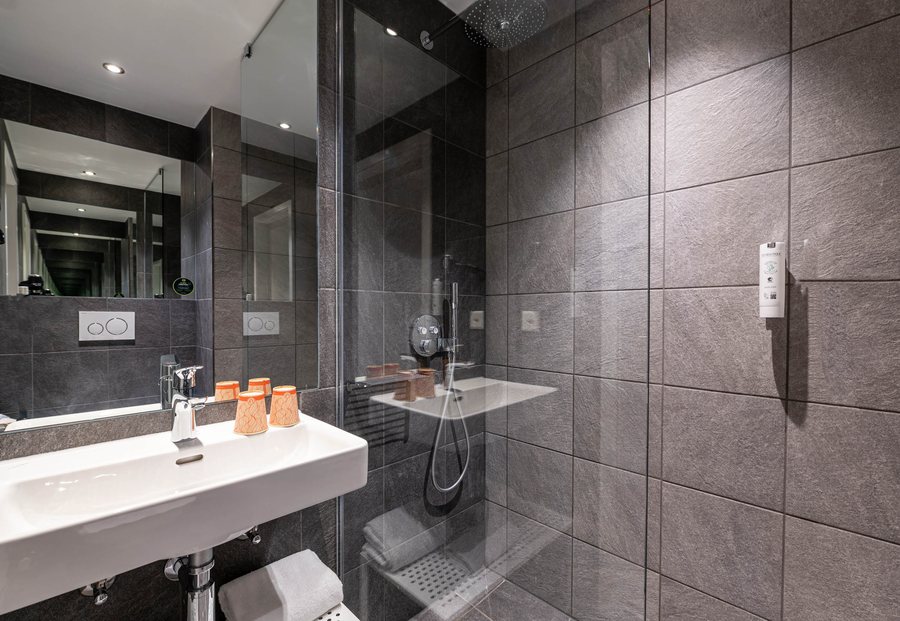 Waters Edge B B Resort — Bathroom