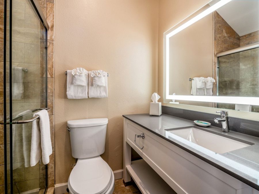 Waterside Suites Marina — Bathroom