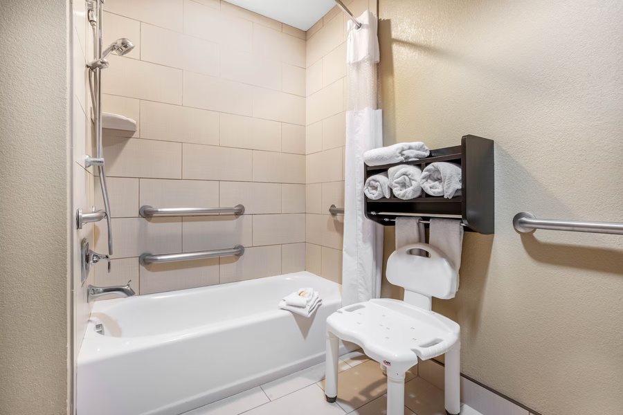 WaterWalk Boise Meridian — Bathroom