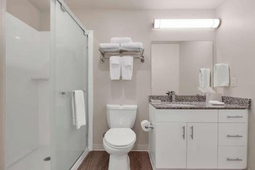 WaterWalk Charlotte Arrowood — Bathroom