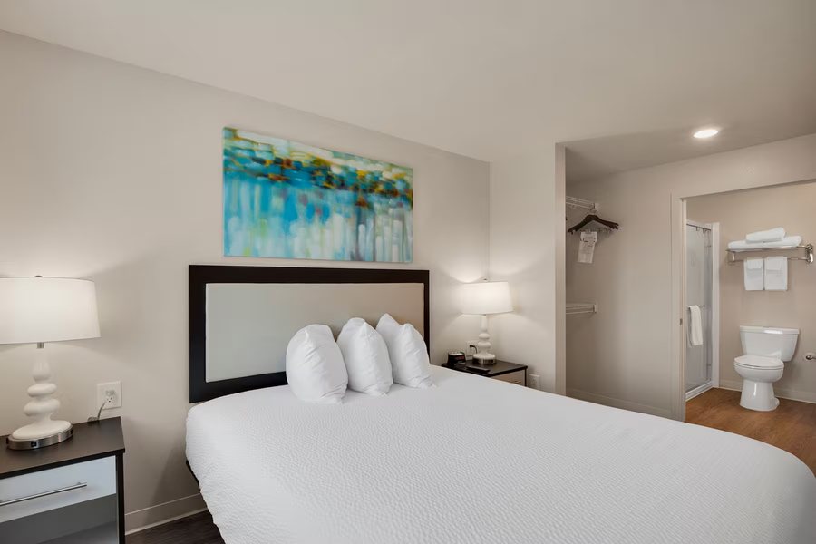 WaterWalk Charlotte Arrowood — Guest room