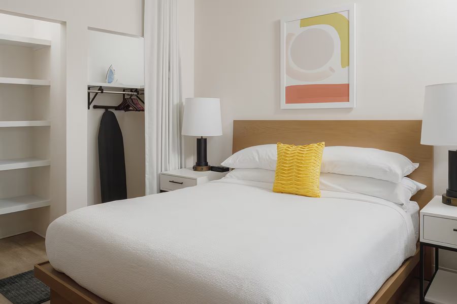 WaterWalk Jacksonville Deerwood Park — Guest room
