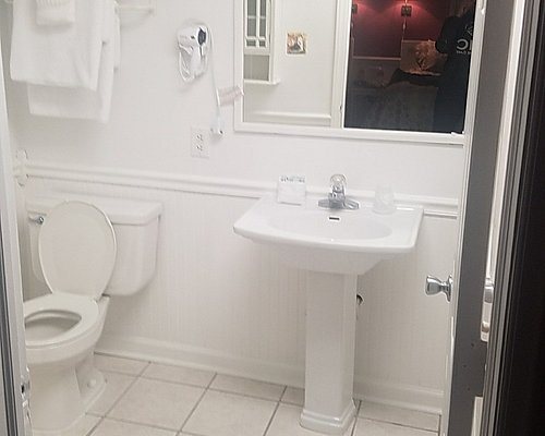 Waterway Inn — Bathroom