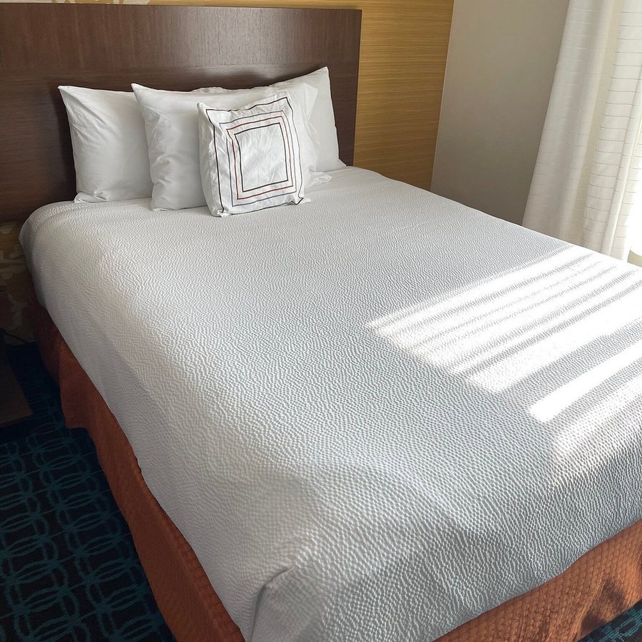Wavecrest Lodge — Guest room