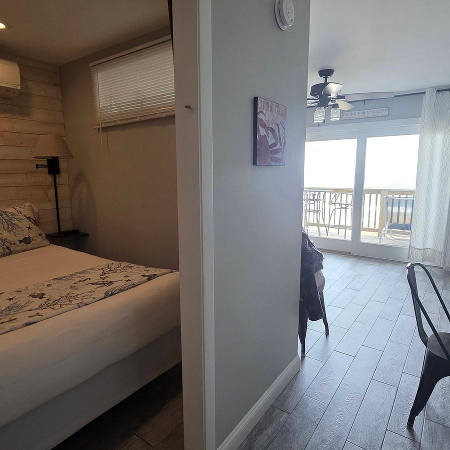Wavecrest Resort — Guest room