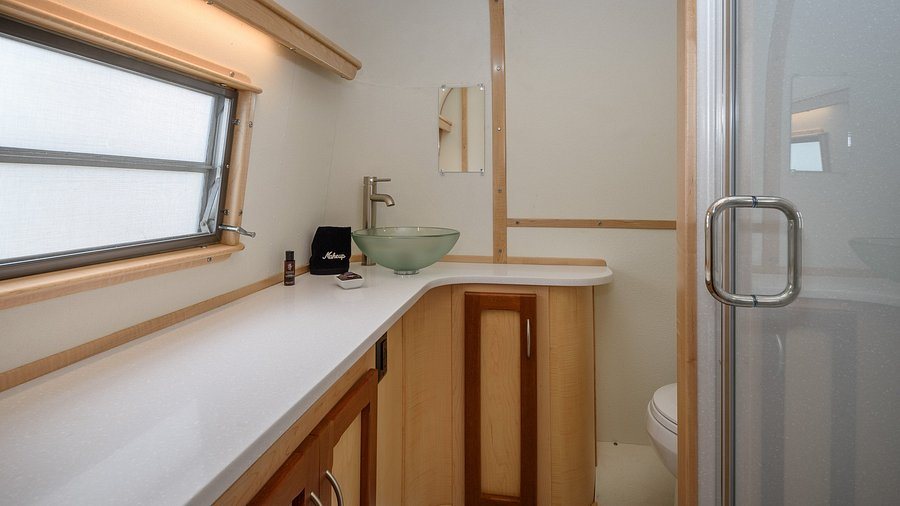 Waypoint Ventura — Bathroom