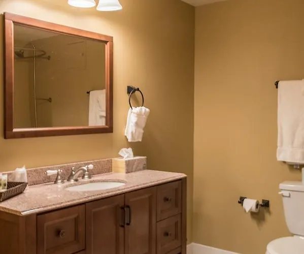 Weatherford Hotel — Bathroom