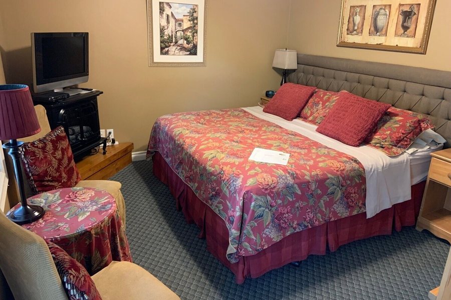 WeatherPine Inn — Guest room