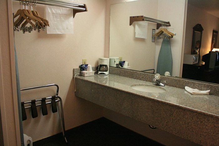 Weaverville Victorian Inn — Bathroom