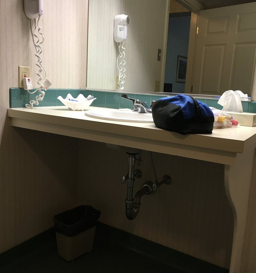 Weekapaug Inn — Bathroom