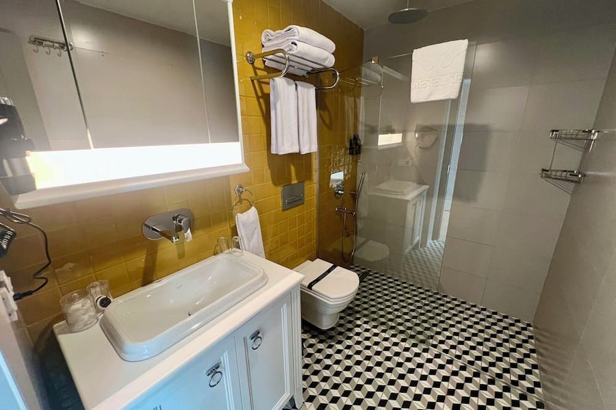 Weingart Port Seaside Hotel Istanbul — Bathroom
