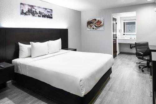 Welcome Inn Los Angeles California — Guest room