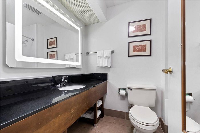 Welcome Inn — Bathroom