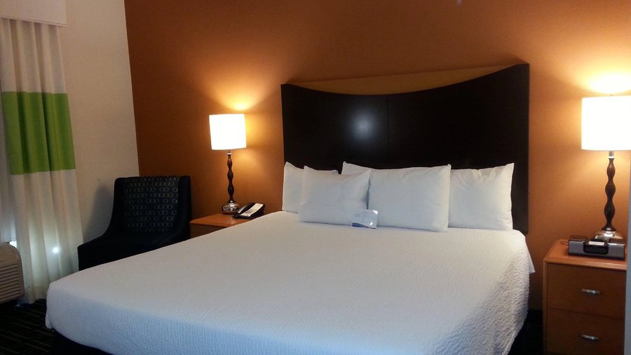 Welcome Inn — Guest room