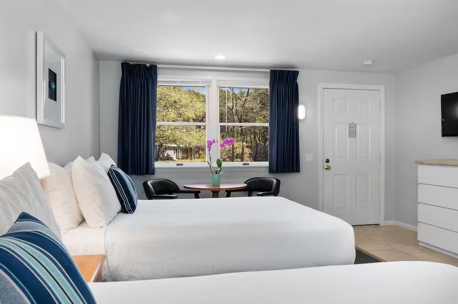 Wellfleet Motel — Guest room