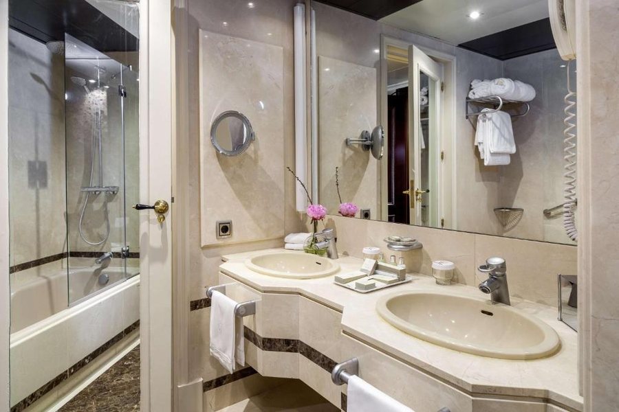 Wellington Hotel Spa — Bathroom
