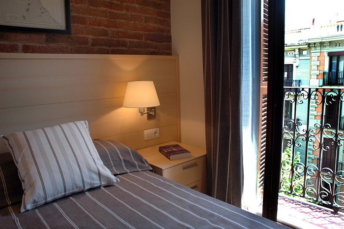 Wello Apartments Barcelona Catalonia — Guest room