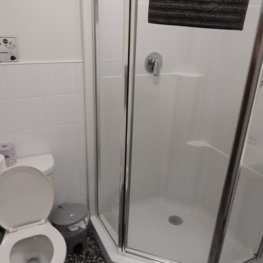 Welsh Hills Inn — Bathroom
