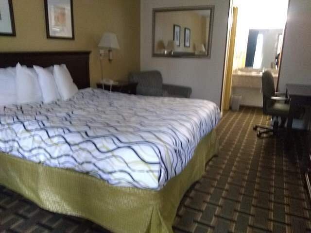 West Bank Inn — Guest room