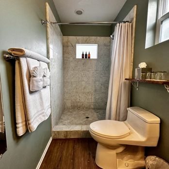 West Cliff Inn A Four Sisters Inn — Bathroom