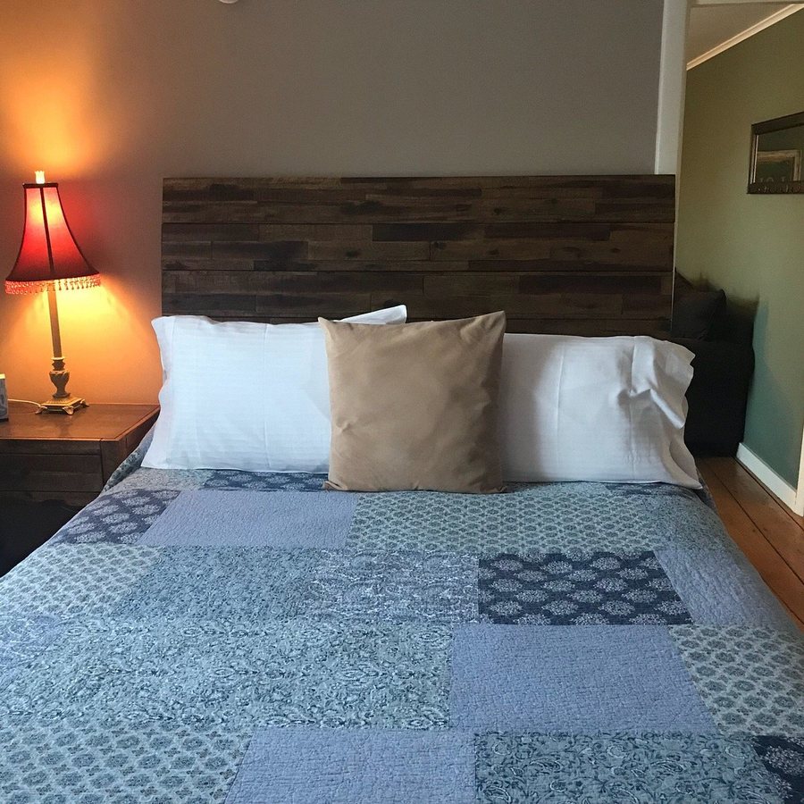West Dover Inn — Guest room