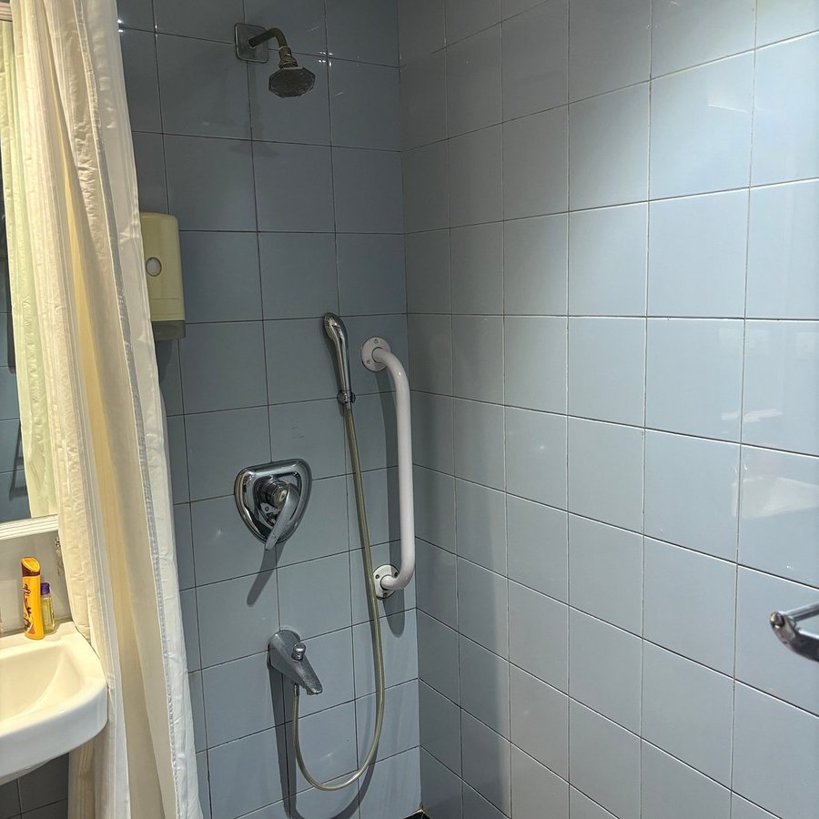West End Hotel — Bathroom