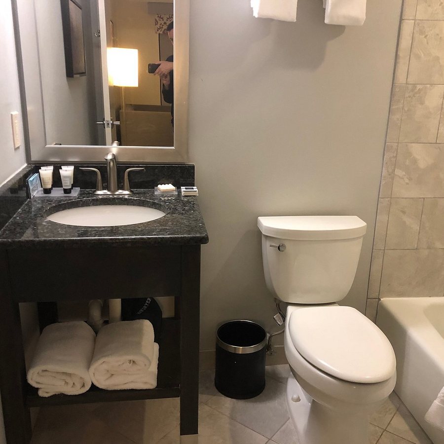 West End Washington DC Tapestry Collection by Hilton — Bathroom