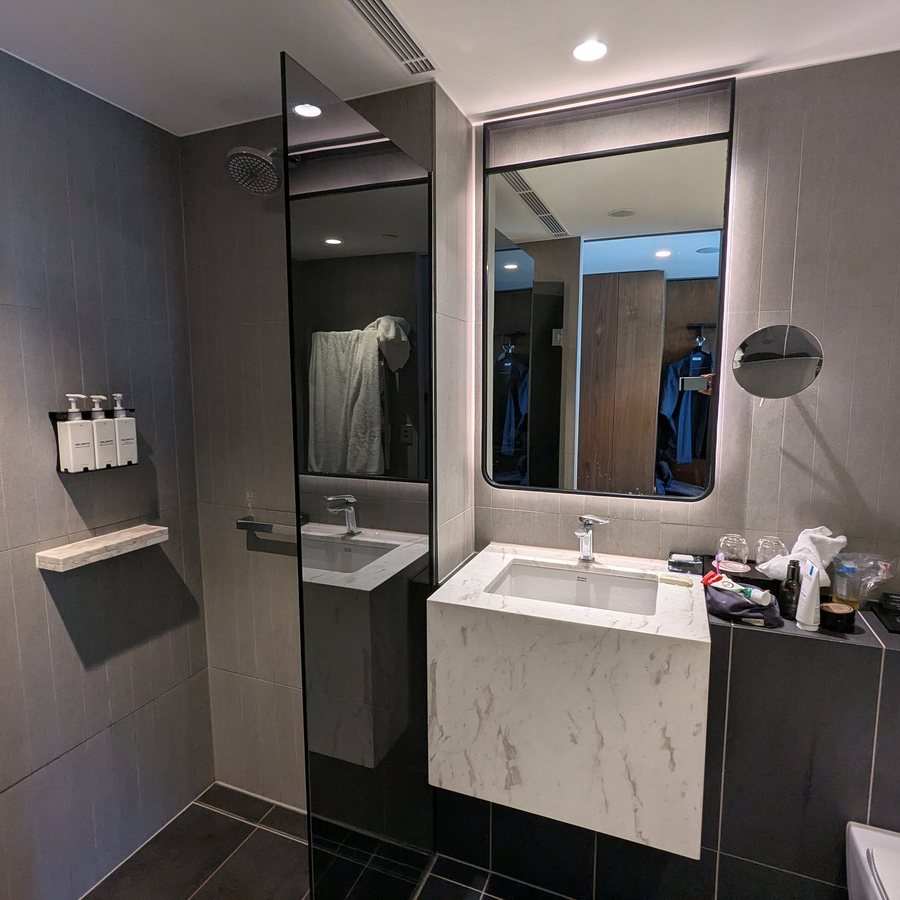 West Hotel Sydney Curio Collection by Hilton — Bathroom
