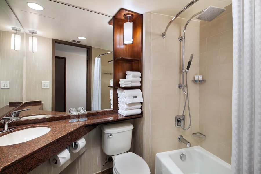 West Inn Hotel Los Angeles California — Bathroom