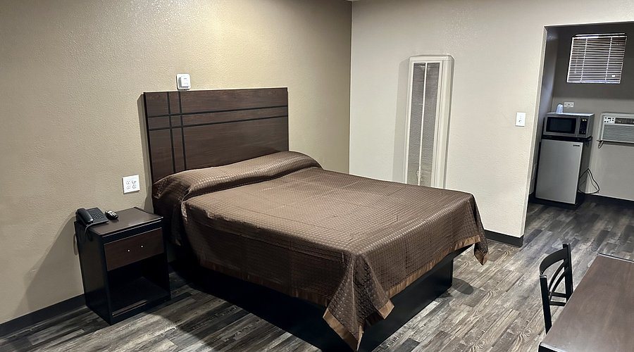 West Inn NAU Downtown Flagstaff — Guest room