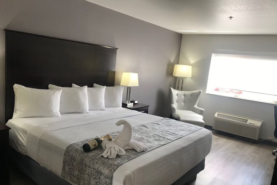 West Valley Inn — Guest room