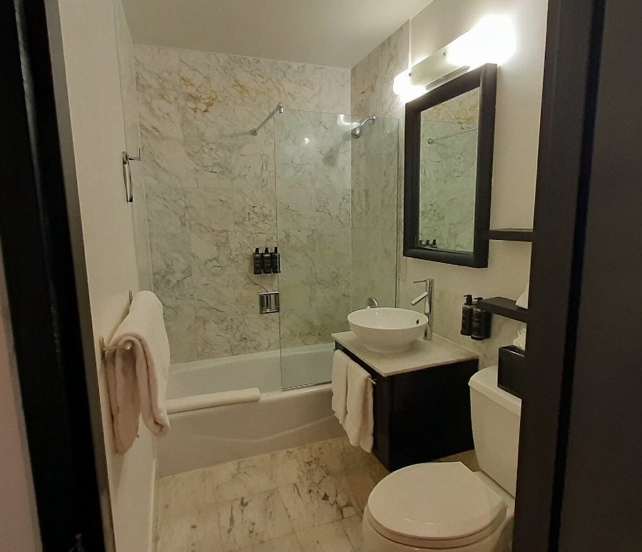 West Village Eurohostel New York City New York — Bathroom