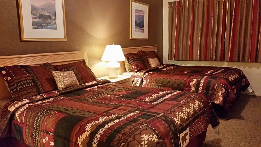 West Winds Lodge — Guest room