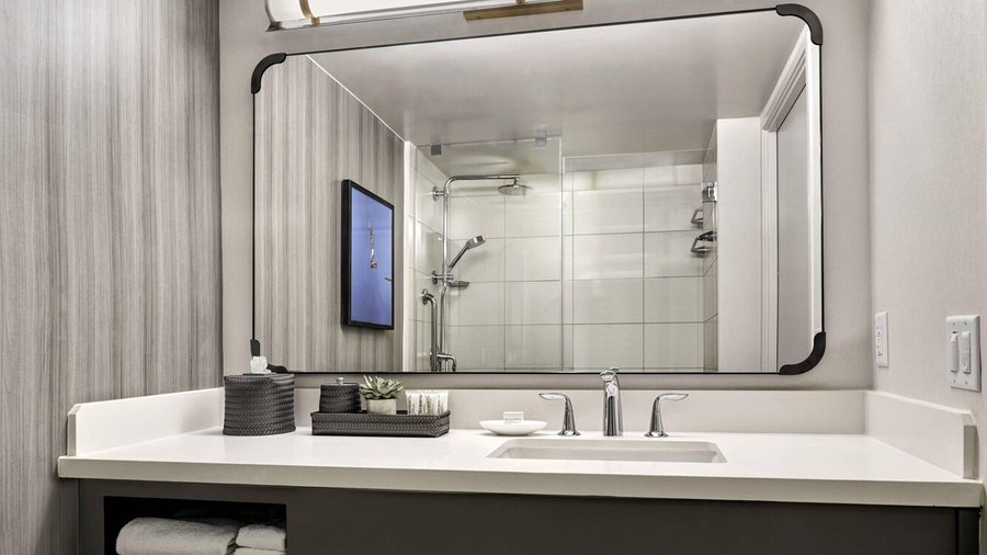 Westdrift Manhattan Beach Autograph Collection — Bathroom