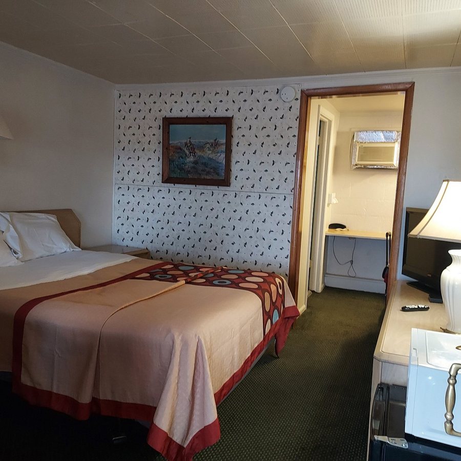 Western Hills Motel — Guest room
