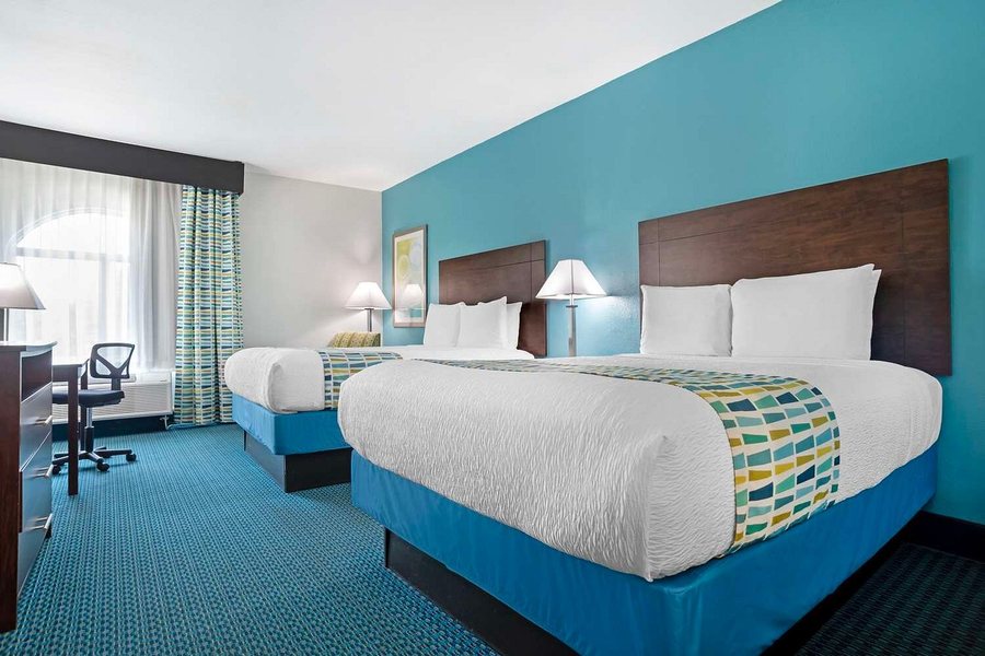 Western Inn — Guest room