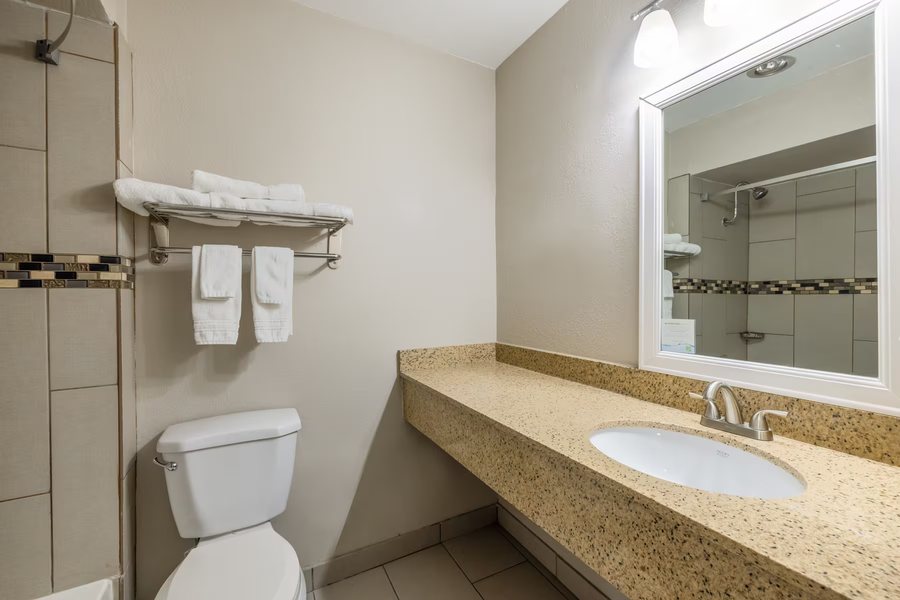 Western Inn — Bathroom