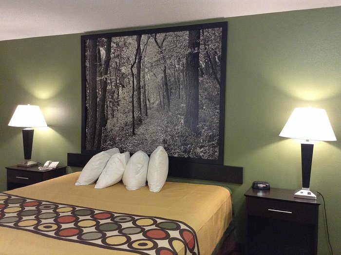Western Inn Suite Grinnell IA — Guest room