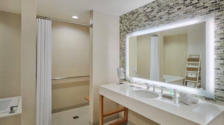 Western Motor Inn — Bathroom