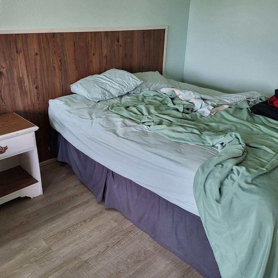 Western Royal Inn — Guest room