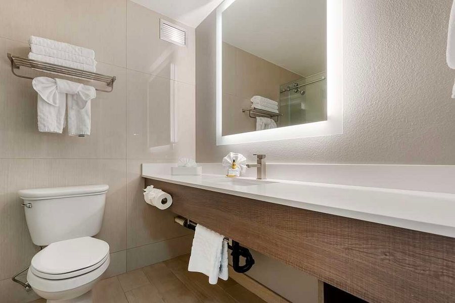 Western Village Inn Casino — Bathroom