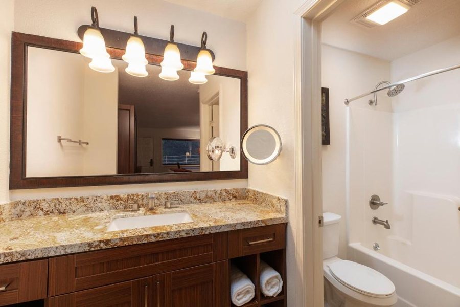 Westgate Branson Woods Resort — Bathroom